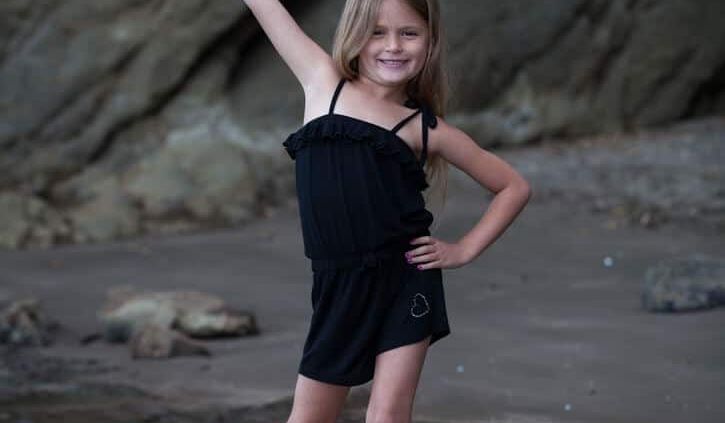 Family portrait at Castor Bay beach - Auckland